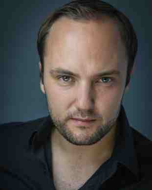 ScottWagstaff' headshot 2 by Simon Kelski photography