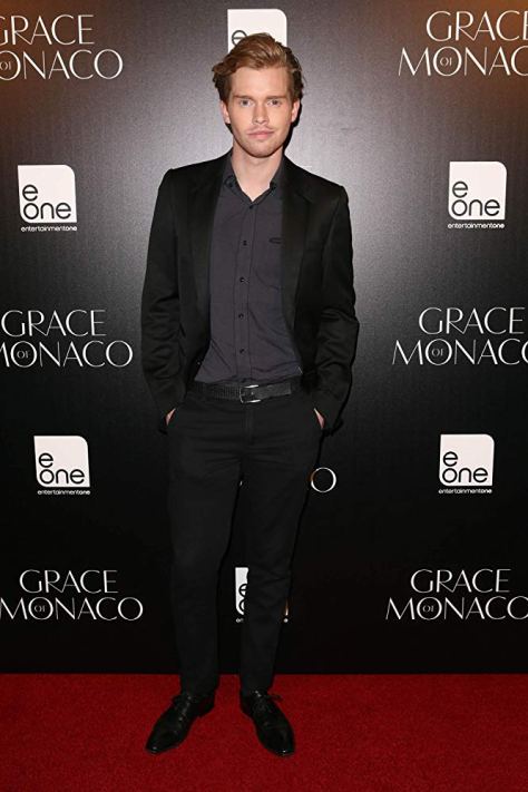 MV5BMTAwMzE3NTY0MzheQTJeQWpwZ15BbWU4MDAwMzYwMzIx._V1_SY1000_CR0,0,666,1000_AL_